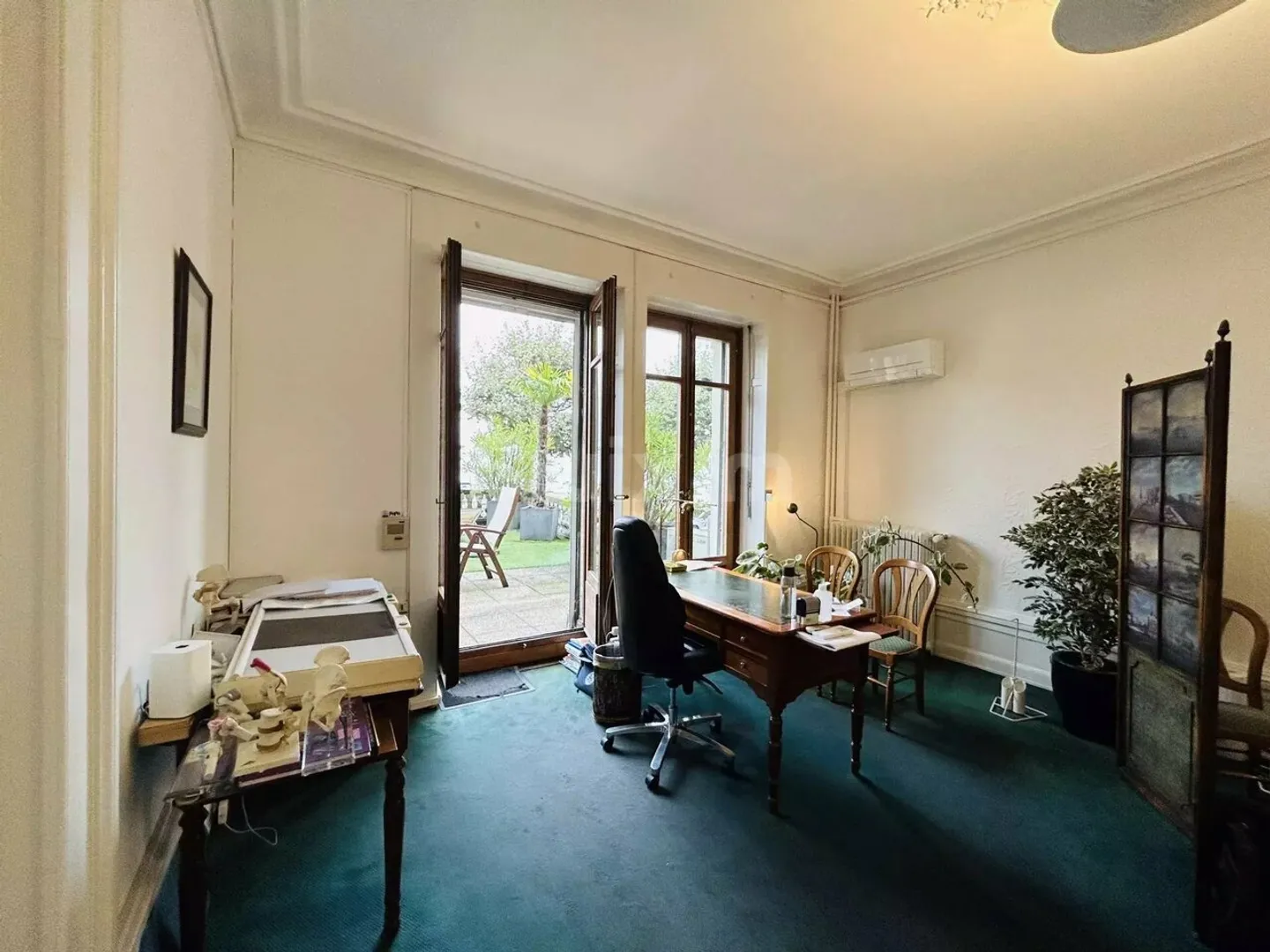 RARE ! Apartment for rent in the center of Geneva with large terrace View of the water jet - Photo 3 of 5