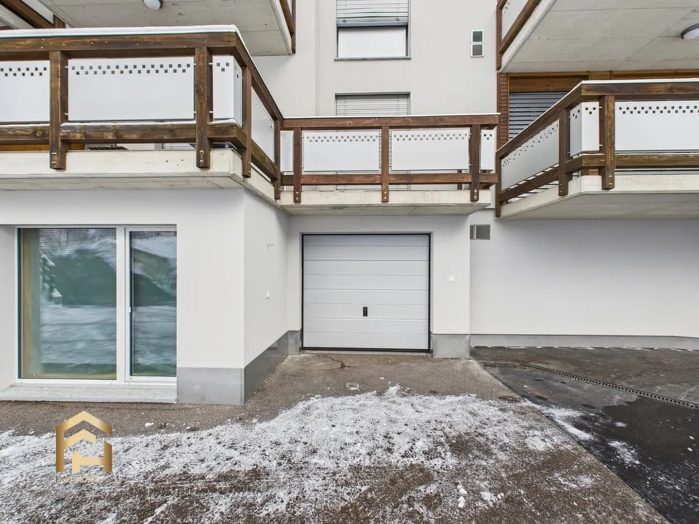 Centrally Located Car Garages in Täsch - Photo 3 of 13