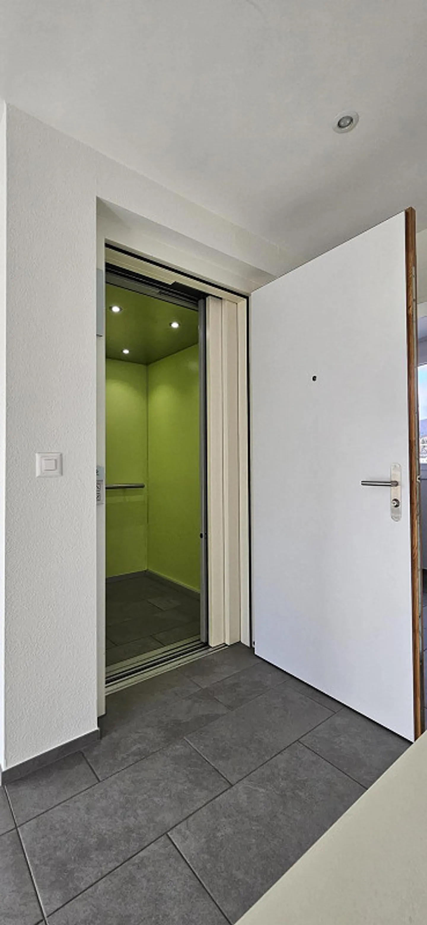 Helle 3.5 Zimmer Attikawohnung in Laufen - Foto 2 von 13