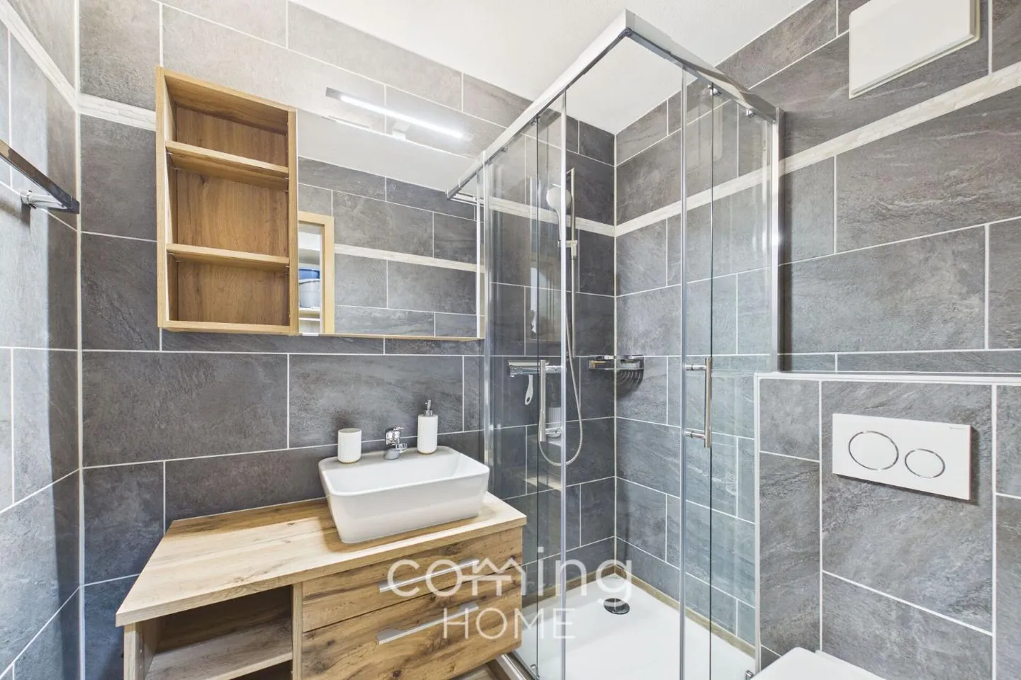 Appartamento ristrutturato con vista montagne - Foto 6 di 12