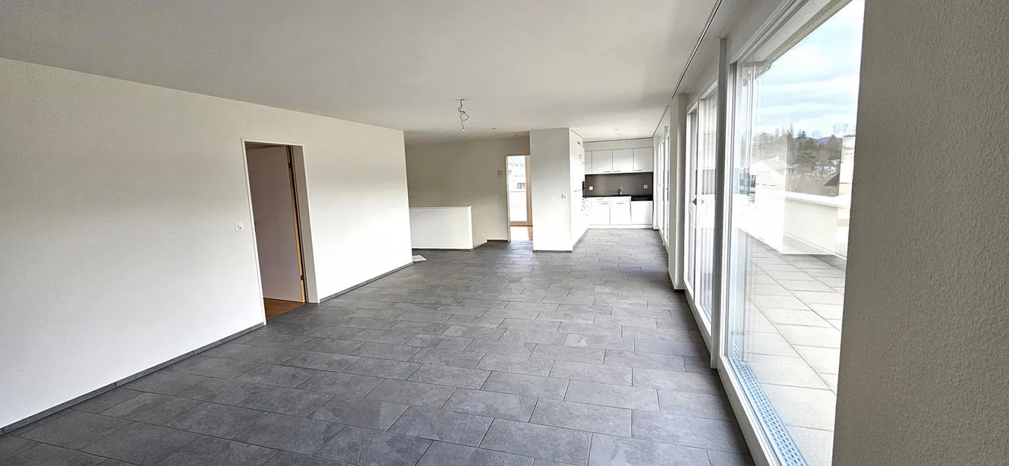 Helle 3.5 Zimmer Attikawohnung in Laufen - Foto 4 von 13