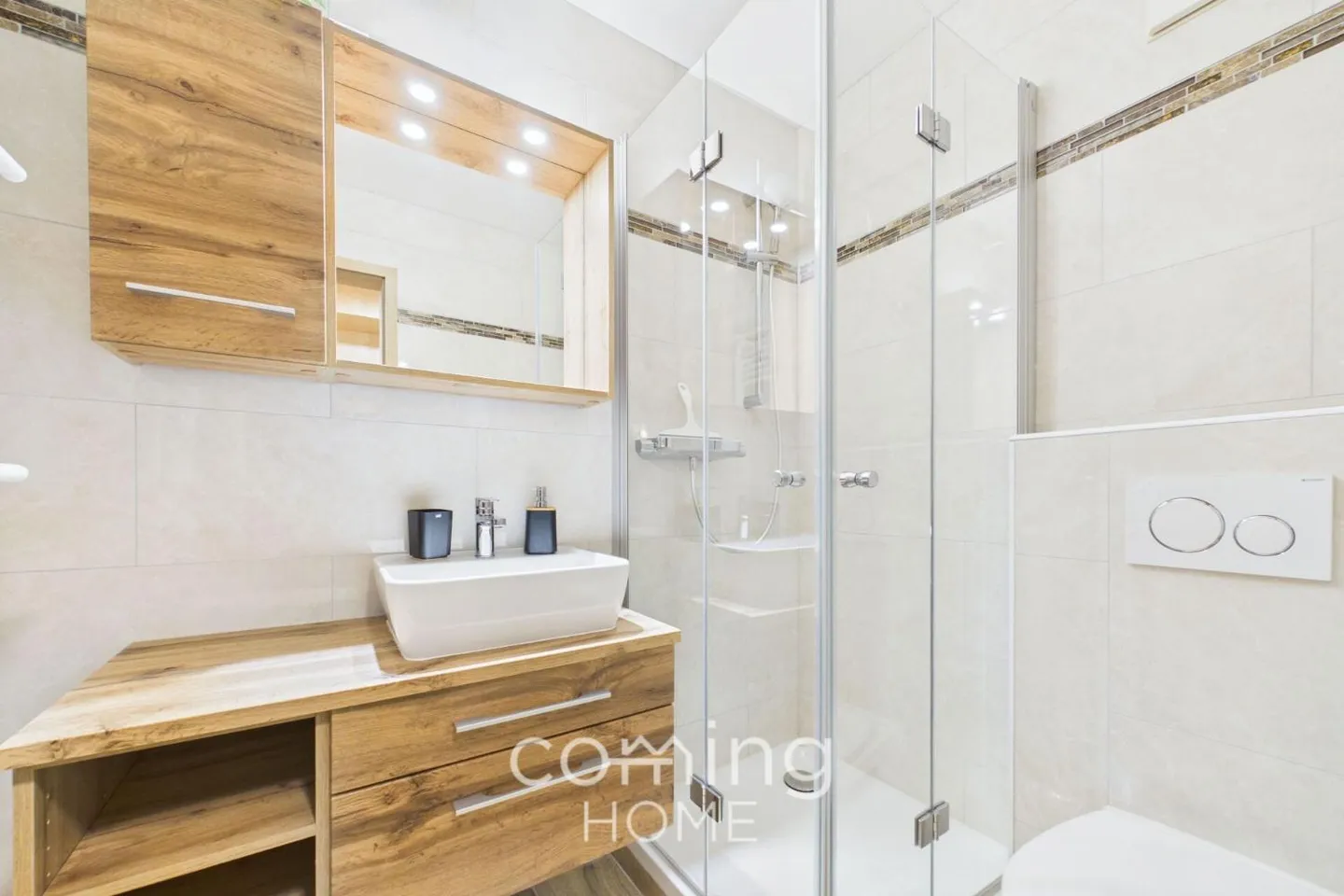 Appartamento ristrutturato con vista montagne - Foto 8 di 12