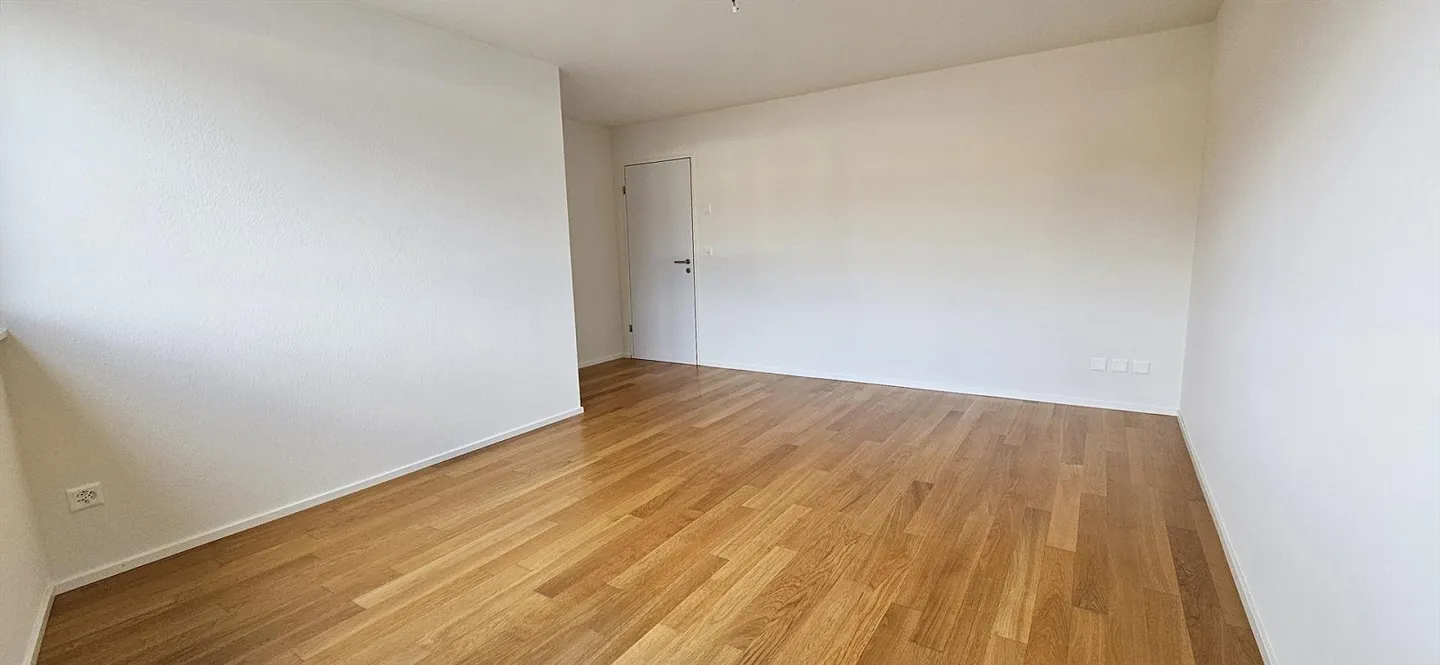 Helle 3.5 Zimmer Attikawohnung in Laufen - Foto 7 von 13
