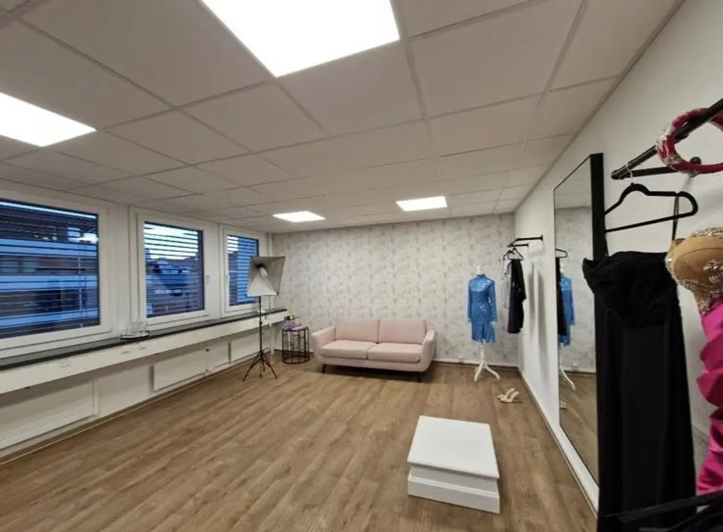 Bright commercial space on the 1st floor in Egg - ideal for retail or office - Photo 1 of 3