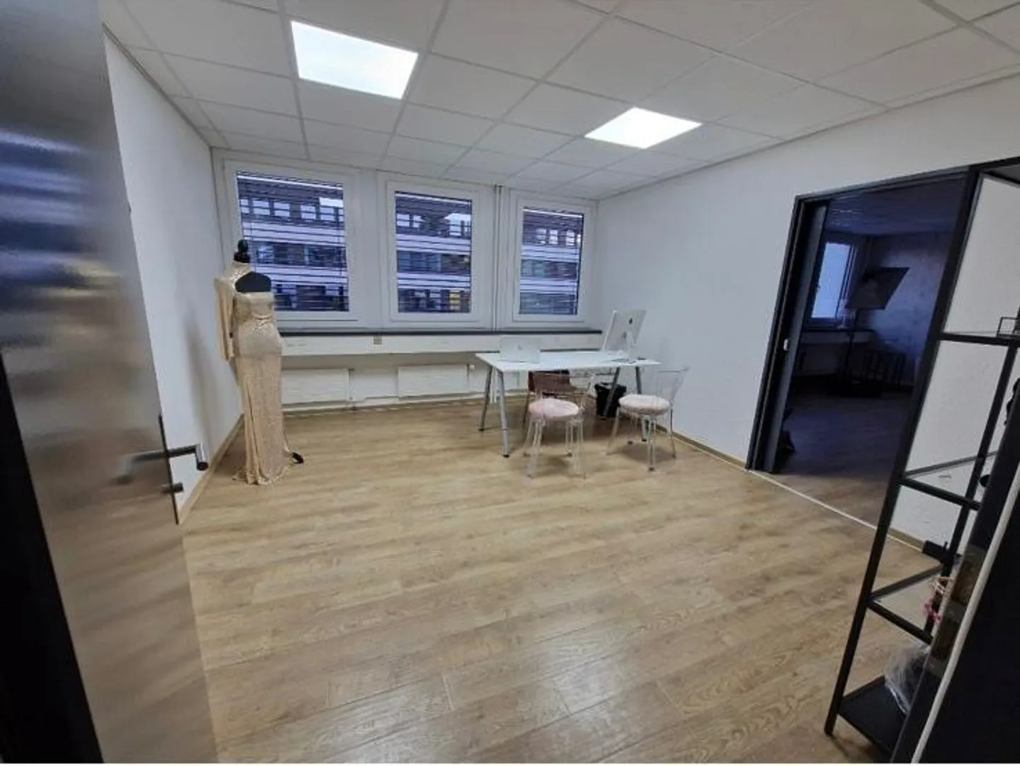 Bright commercial space on the 1st floor in Egg - ideal for retail or office - Photo 3 of 3