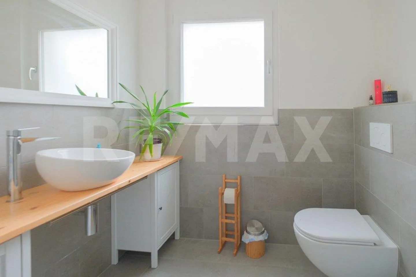 Maison jumelée 5.5 pièces presque neuve : Vivre avec vue - Photo 11 sur 12