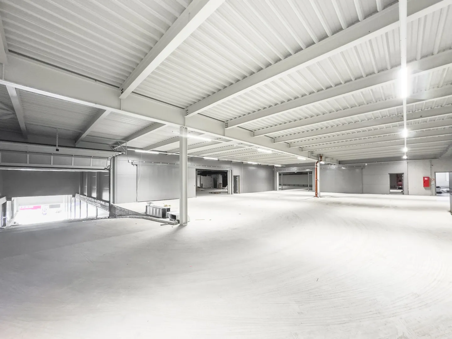 Superficie logistica/artigianale di 700 m2 al primo piano in un nuovo edificio - Foto 1 di 7