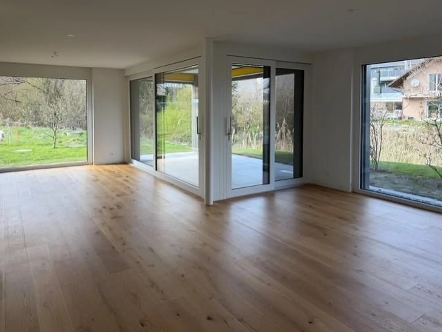 Living by the Aabach – stylish 4.5-room ground floor apartment with garden idyll - Photo 3 of 16