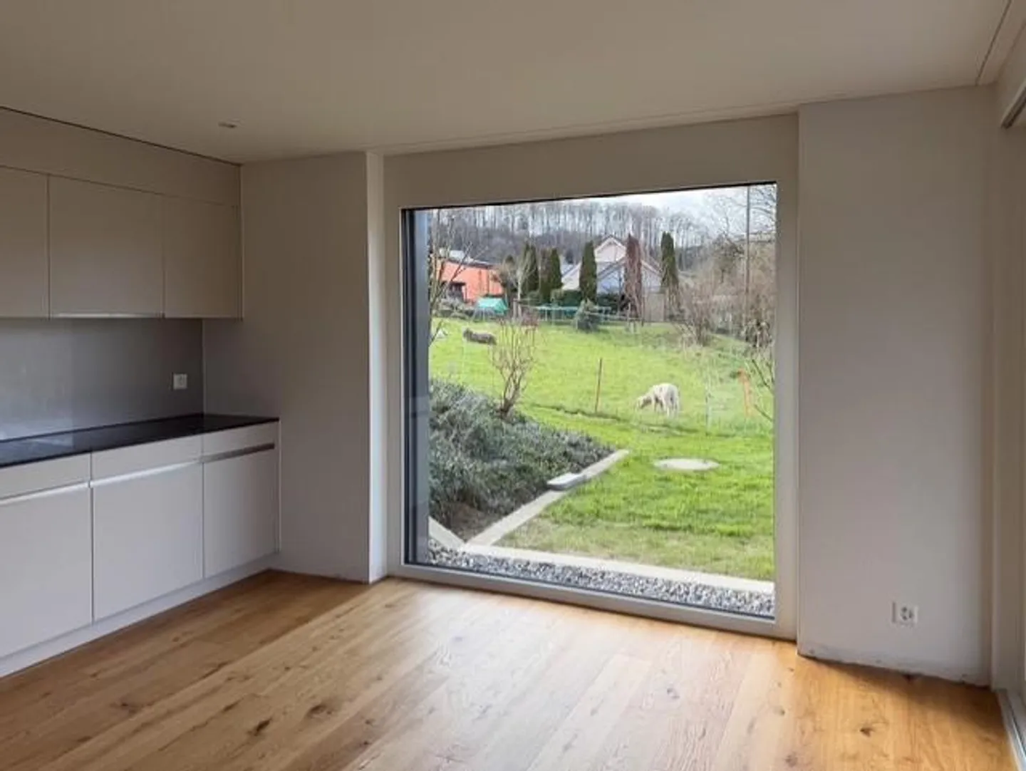 Living by the Aabach – stylish 4.5-room ground floor apartment with garden idyll - Photo 4 of 16