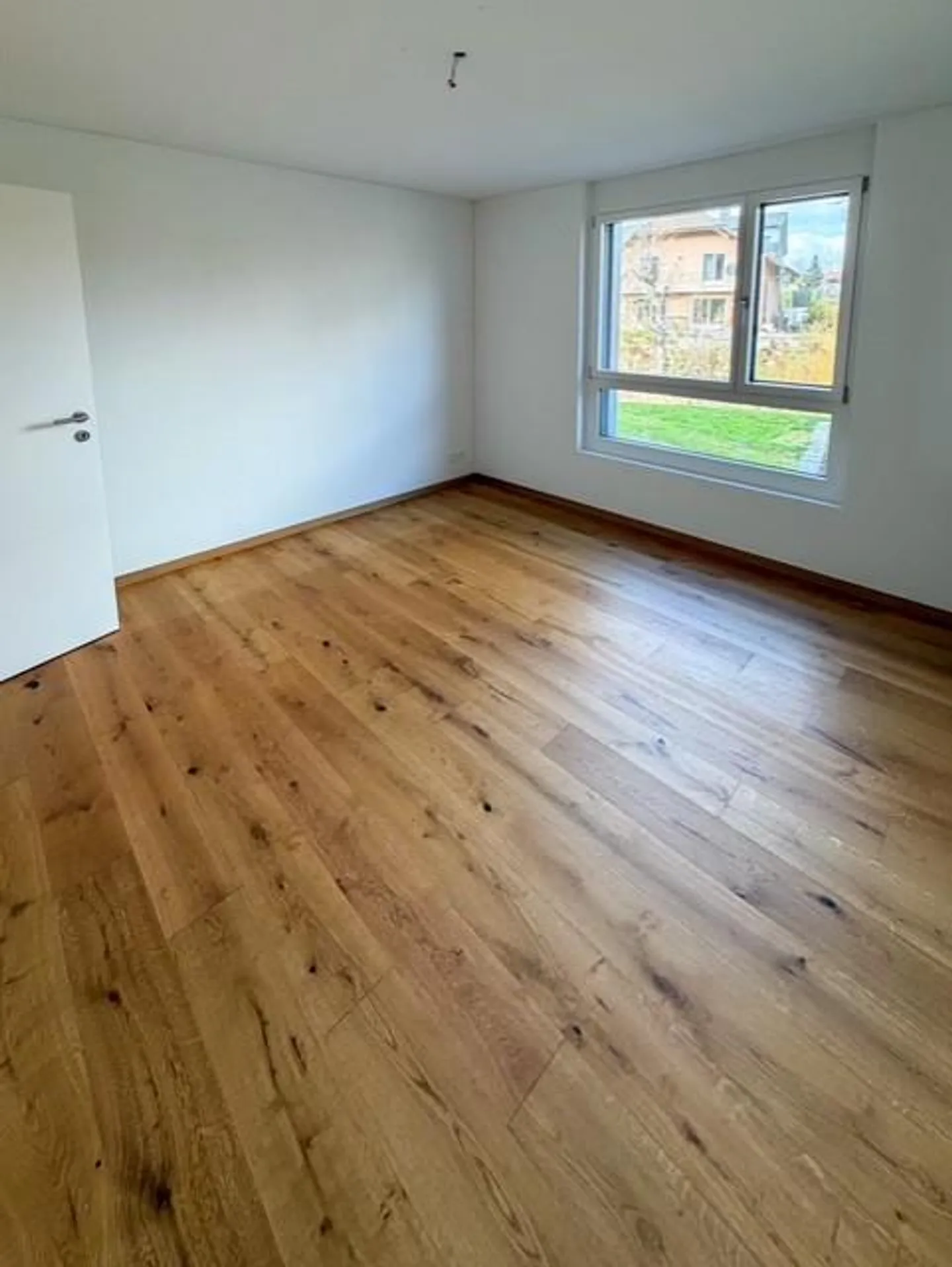 Living by the Aabach – stylish 4.5-room ground floor apartment with garden idyll - Photo 5 of 16