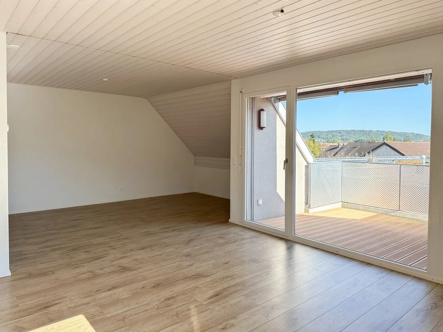 Moderne 4.5-Zimmer-Duplex-Wohnung in ruhiger Lage von Hendschiken - Foto 4 von 11