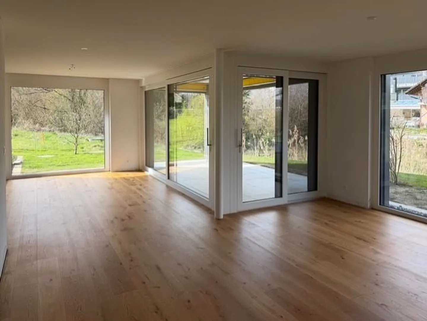 Living by the Aabach – stylish 4.5-room ground floor apartment with garden idyll - Photo 6 of 16