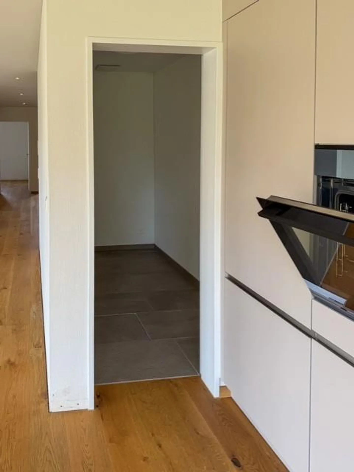 Living by the Aabach – stylish 4.5-room ground floor apartment with garden idyll - Photo 8 of 16