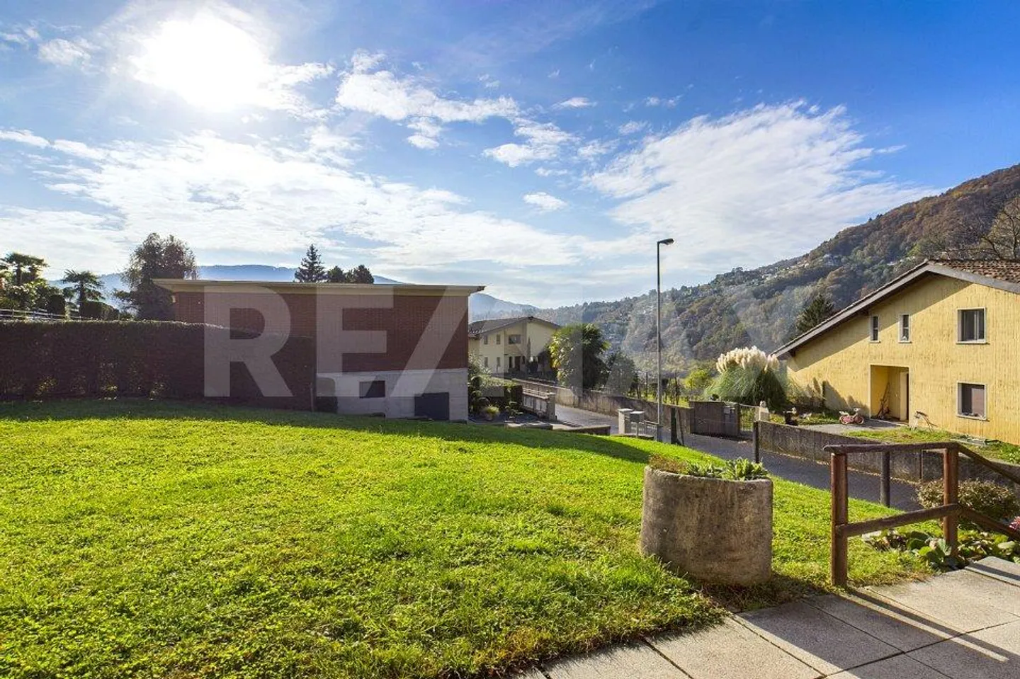 Maison multifamiliale avec trois appartements séparés et jardin comme résidence secondaire - Photo 8 sur 13