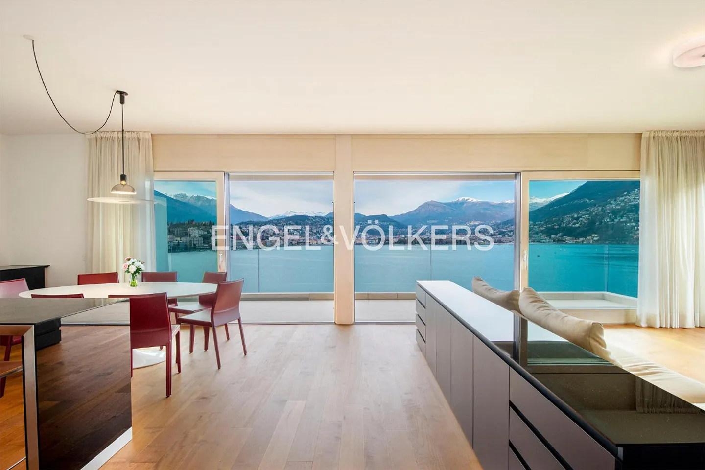Prestige apartment with a view of Lake Lugano - Photo 1 of 14
