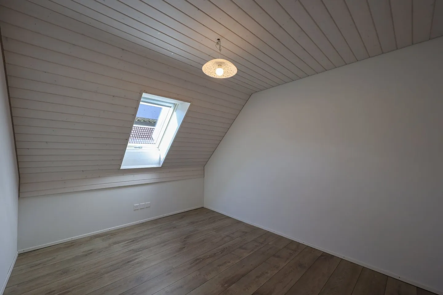 Moderne 4.5-Zimmer-Duplex-Wohnung in ruhiger Lage von Hendschiken - Foto 8 von 11