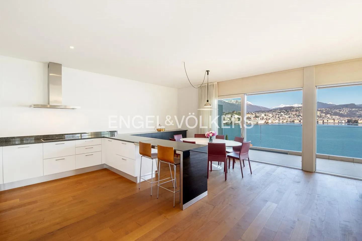 Prestige apartment with a view of Lake Lugano - Photo 5 of 14