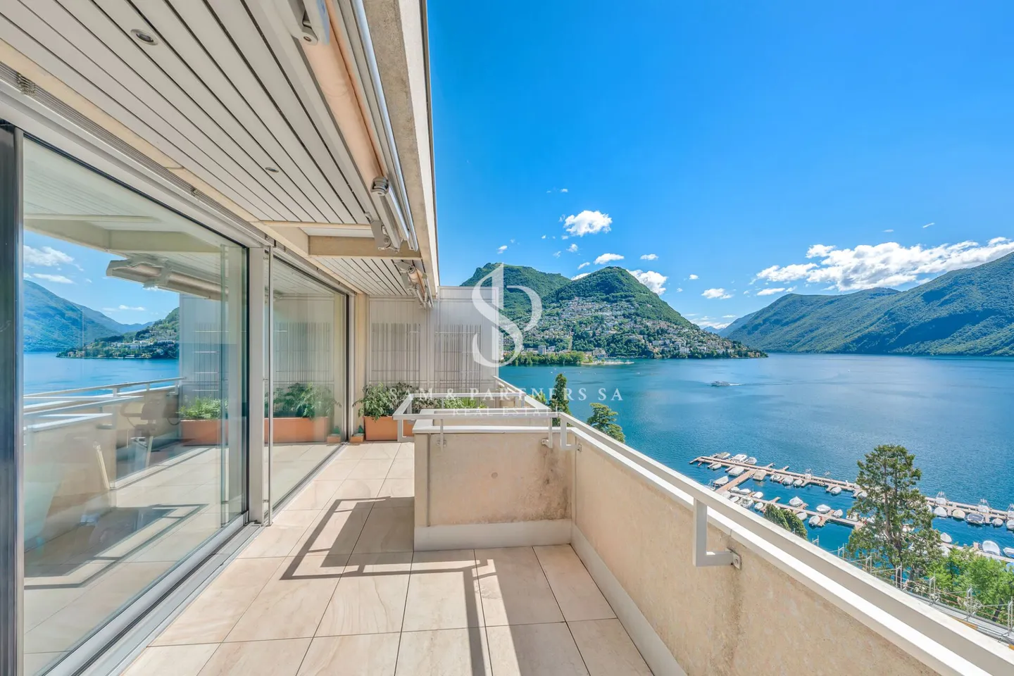 Appartement mansardé avec vue sur le lac - Photo 1 sur 20