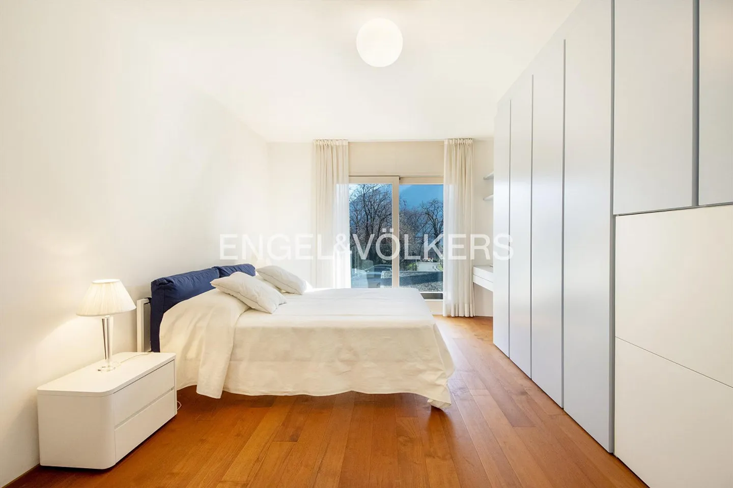 Prestige apartment with a view of Lake Lugano - Photo 8 of 14