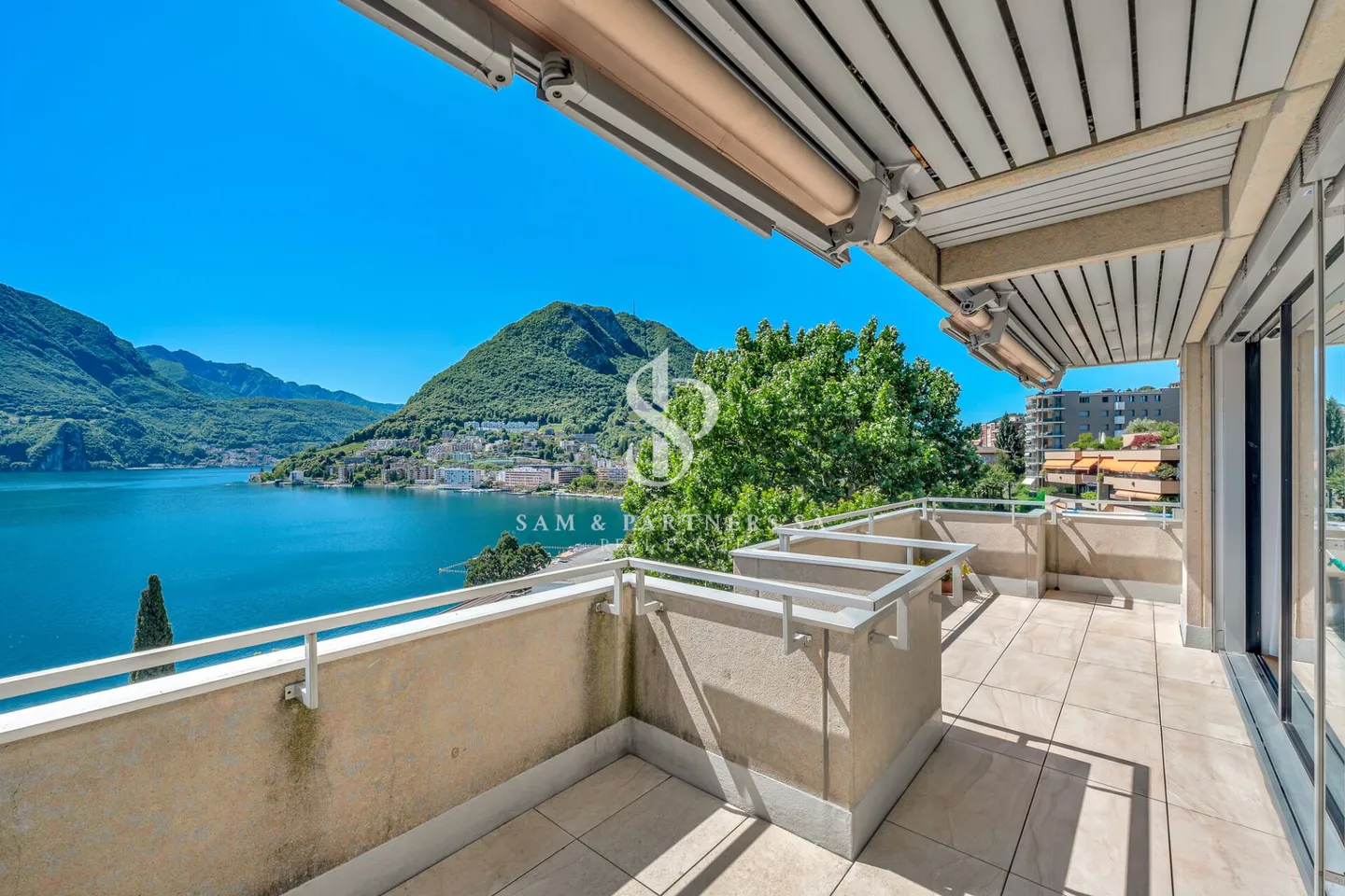 Appartement mansardé avec vue sur le lac - Photo 2 sur 20