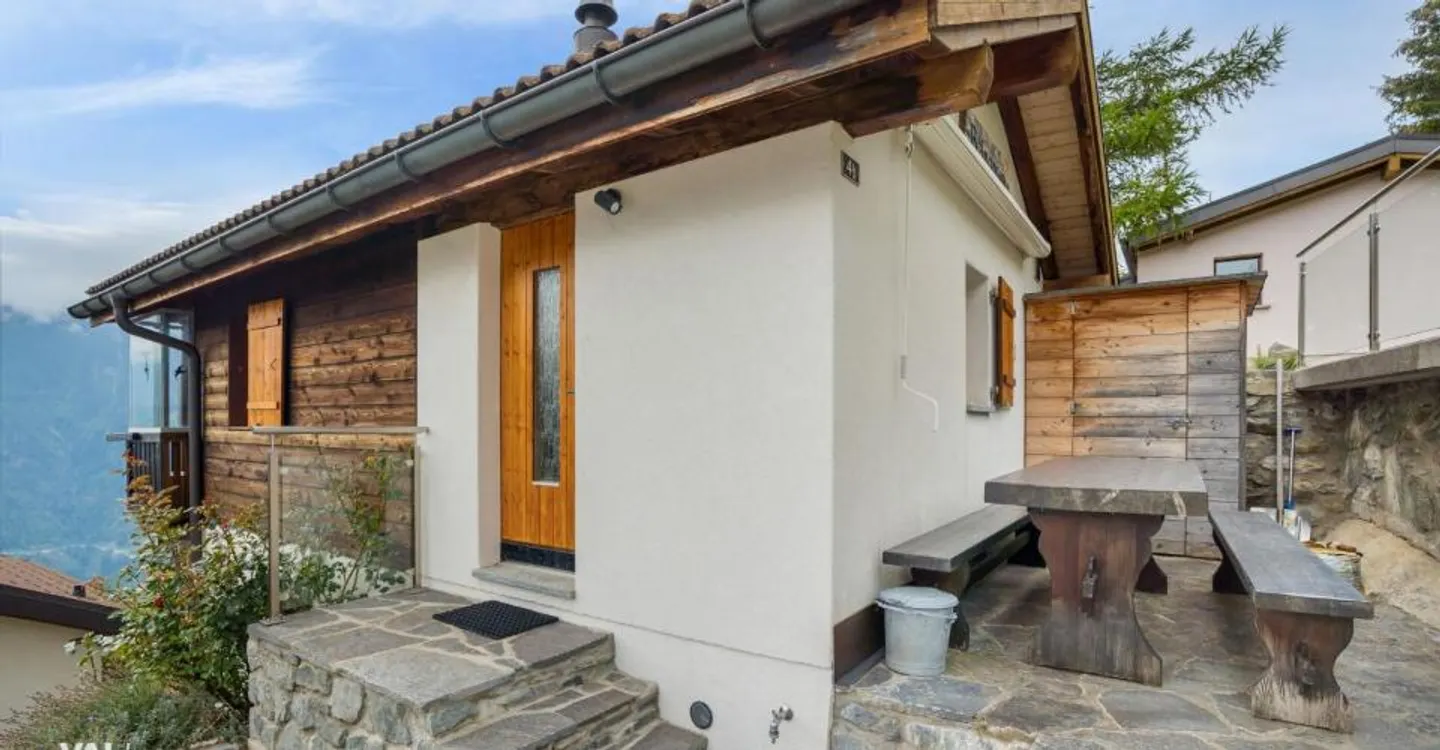 A private retreat in the heart of the Valais mountains - Photo 2 of 13