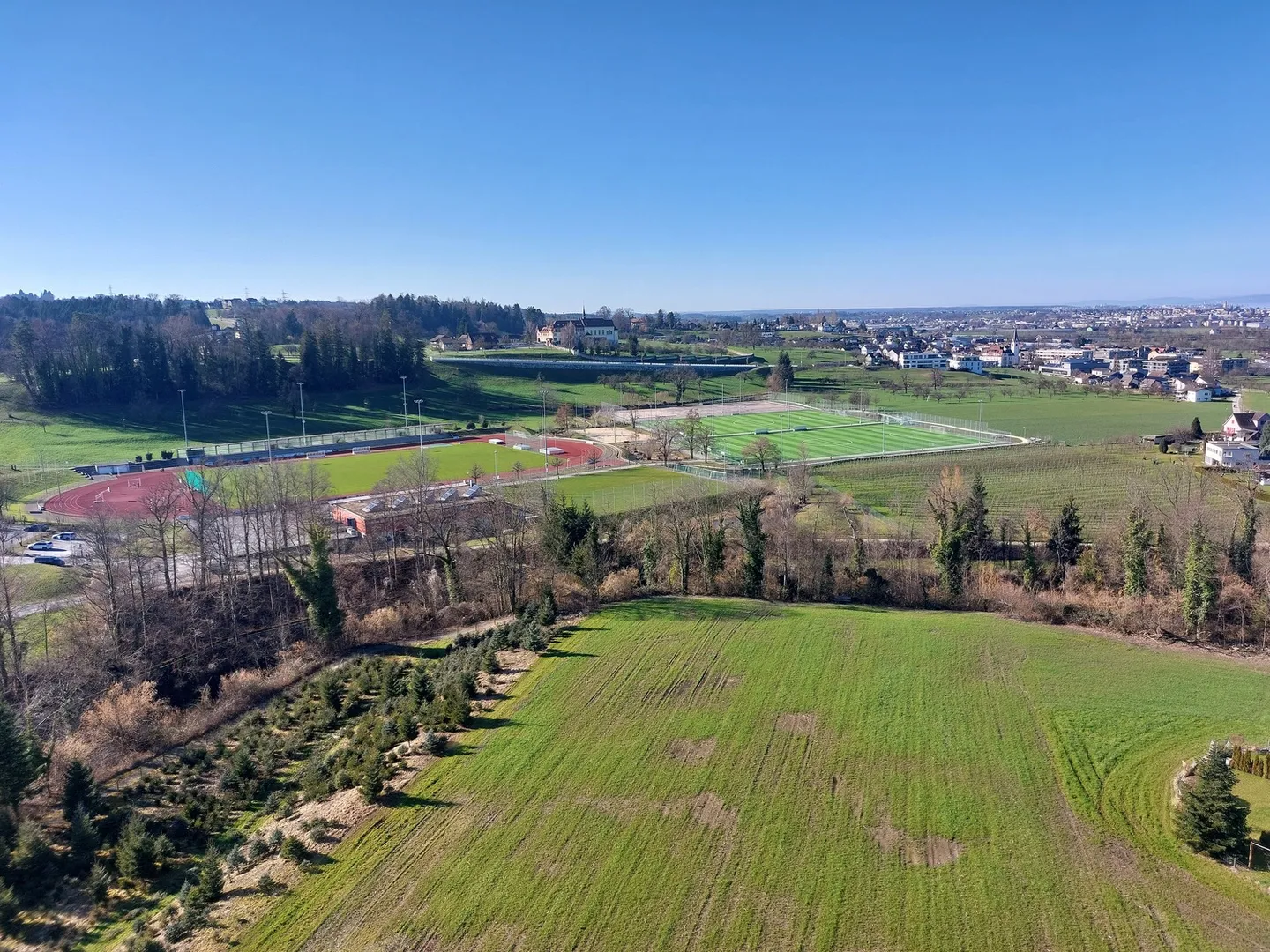 Charming Apartment with Lake View - Photo 10 of 10