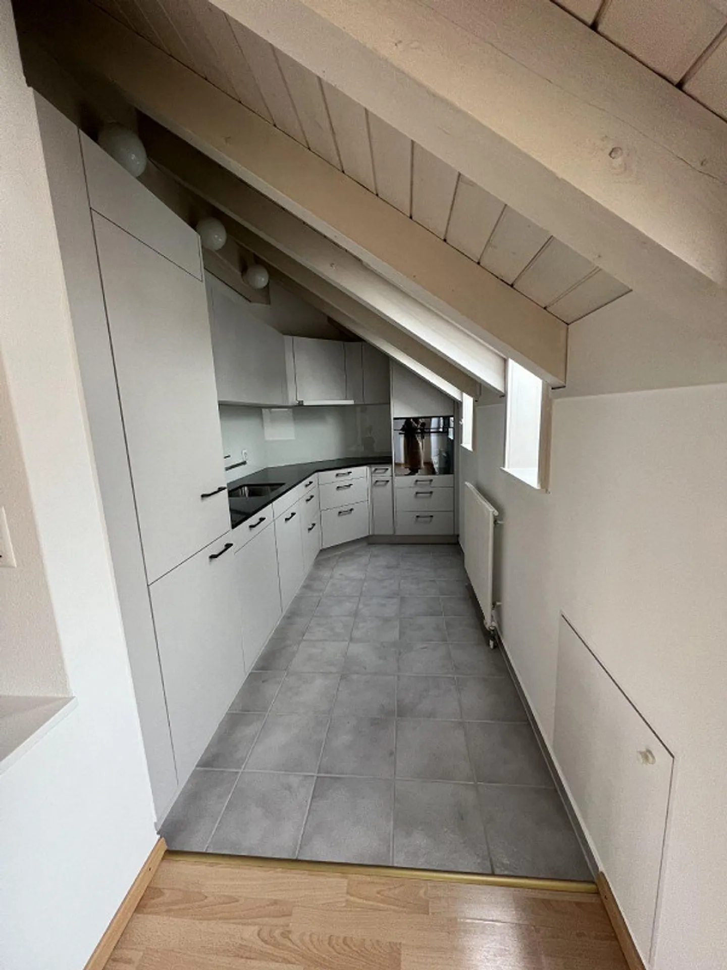 Appartamento centrale di 2,5 stanze con lavanderia privata - Foto 2 di 7