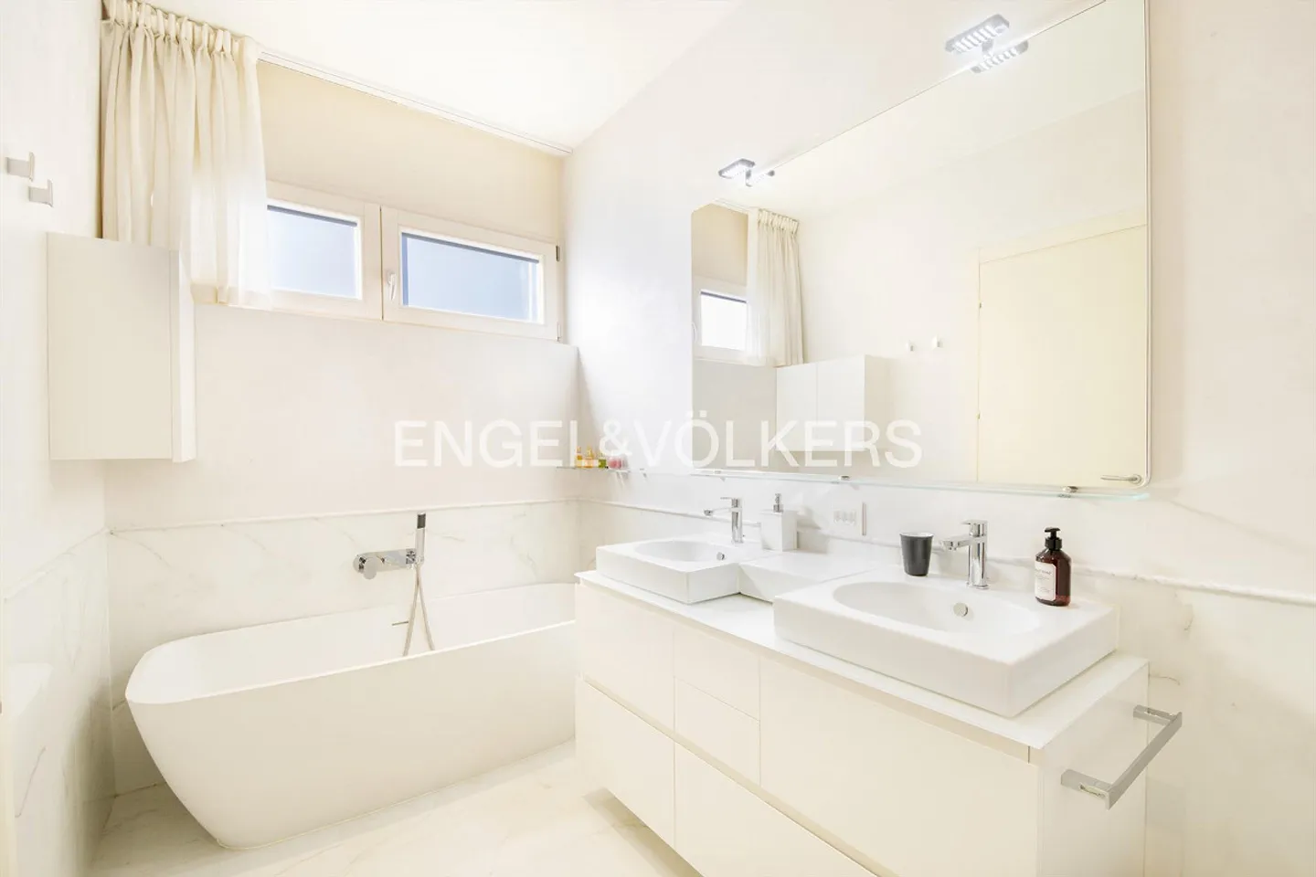 Prestige apartment with a view of Lake Lugano - Photo 11 of 14