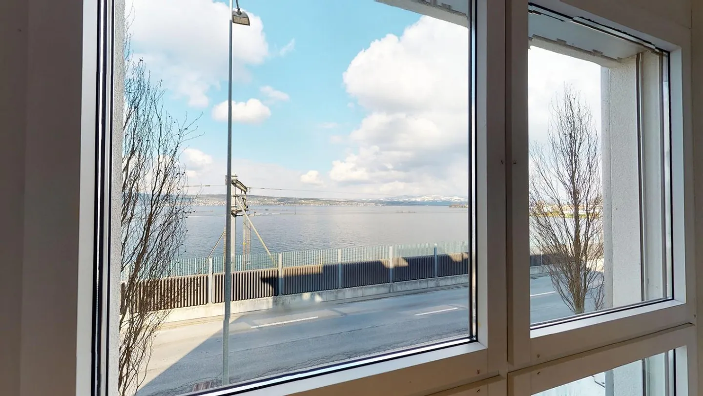 Appartamento moderno con una bellissima vista sul lago e buone connessioni di trasporto pubblico - Foto 5 di 9