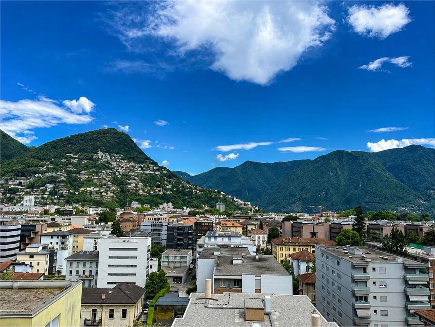 Elegante Wohnung im Stadtzentrum von Lugano mit Seeblick - Foto 2 von 8