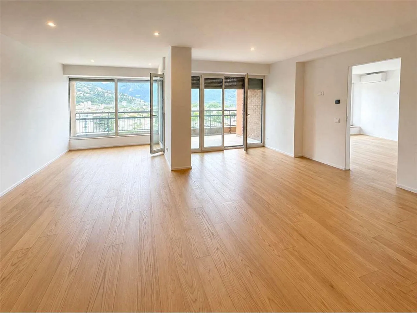 Elegante Wohnung im Stadtzentrum von Lugano mit Seeblick - Foto 3 von 8