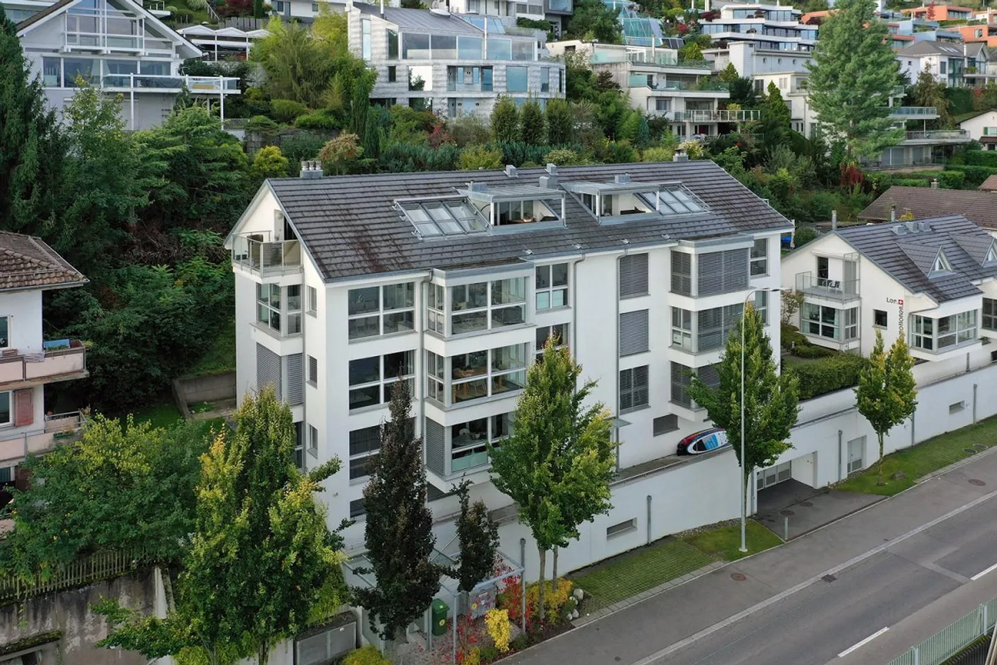 Appartamento moderno con una bellissima vista sul lago e buone connessioni di trasporto pubblico - Foto 8 di 9