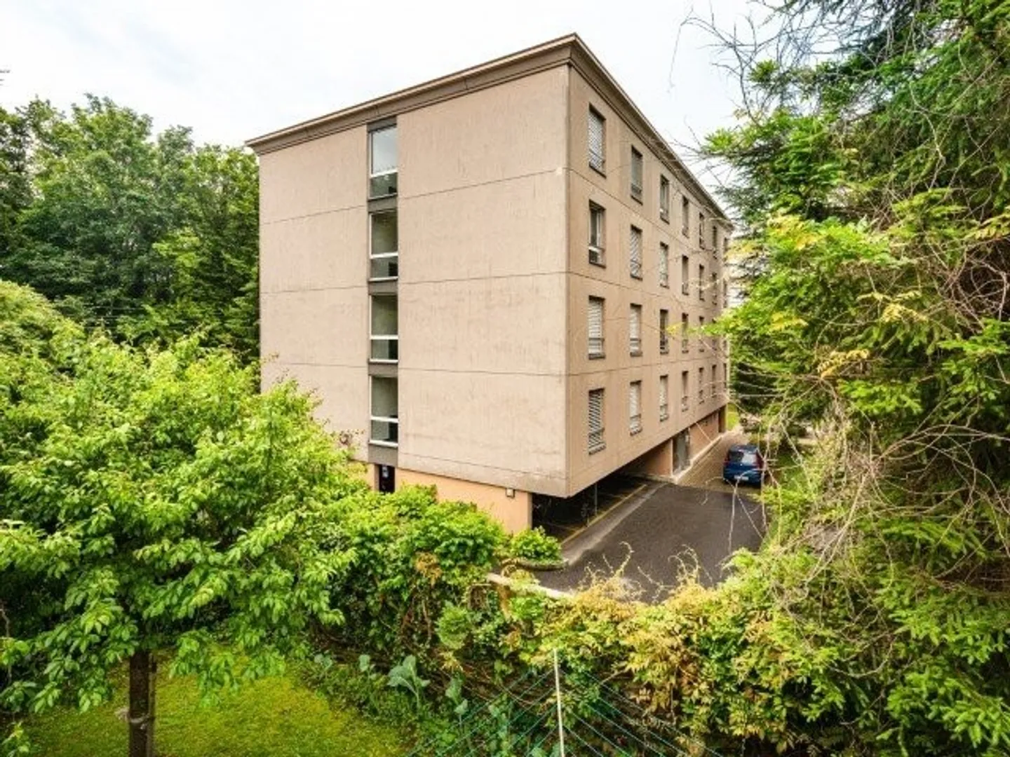 Unique for students - close to EPFL, University and metro - Photo 1 of 10