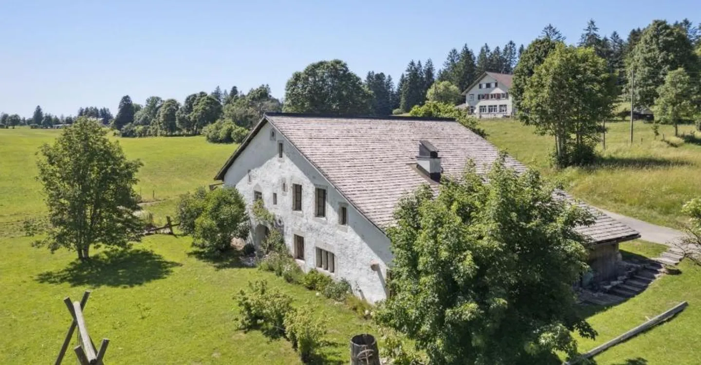 Magnificent renovated farm. Entered into the history of watchmaking - Photo 1 of 11