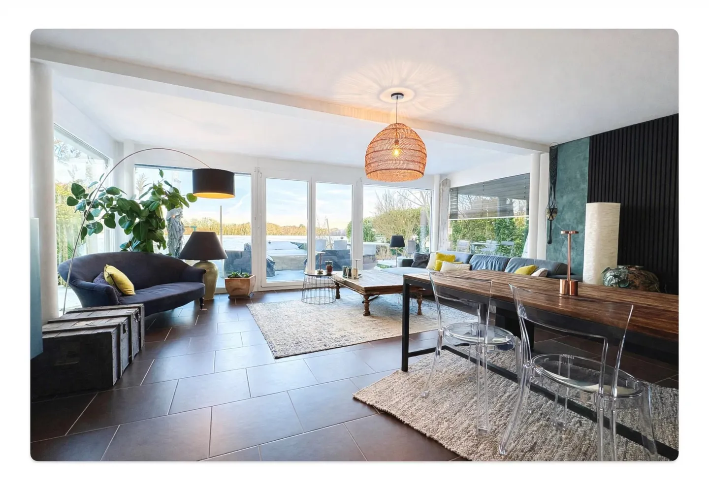 Außergewöhnliche Villa in Saubraz - Foto 5 von 9