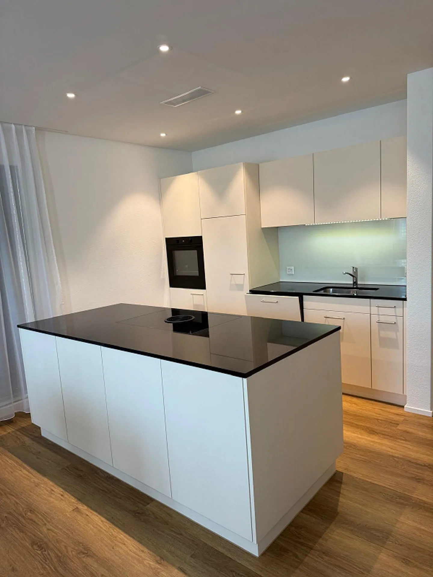 moderne 3.5-Zimmer-Wohnung an zentraler Lage - Foto 2 von 8