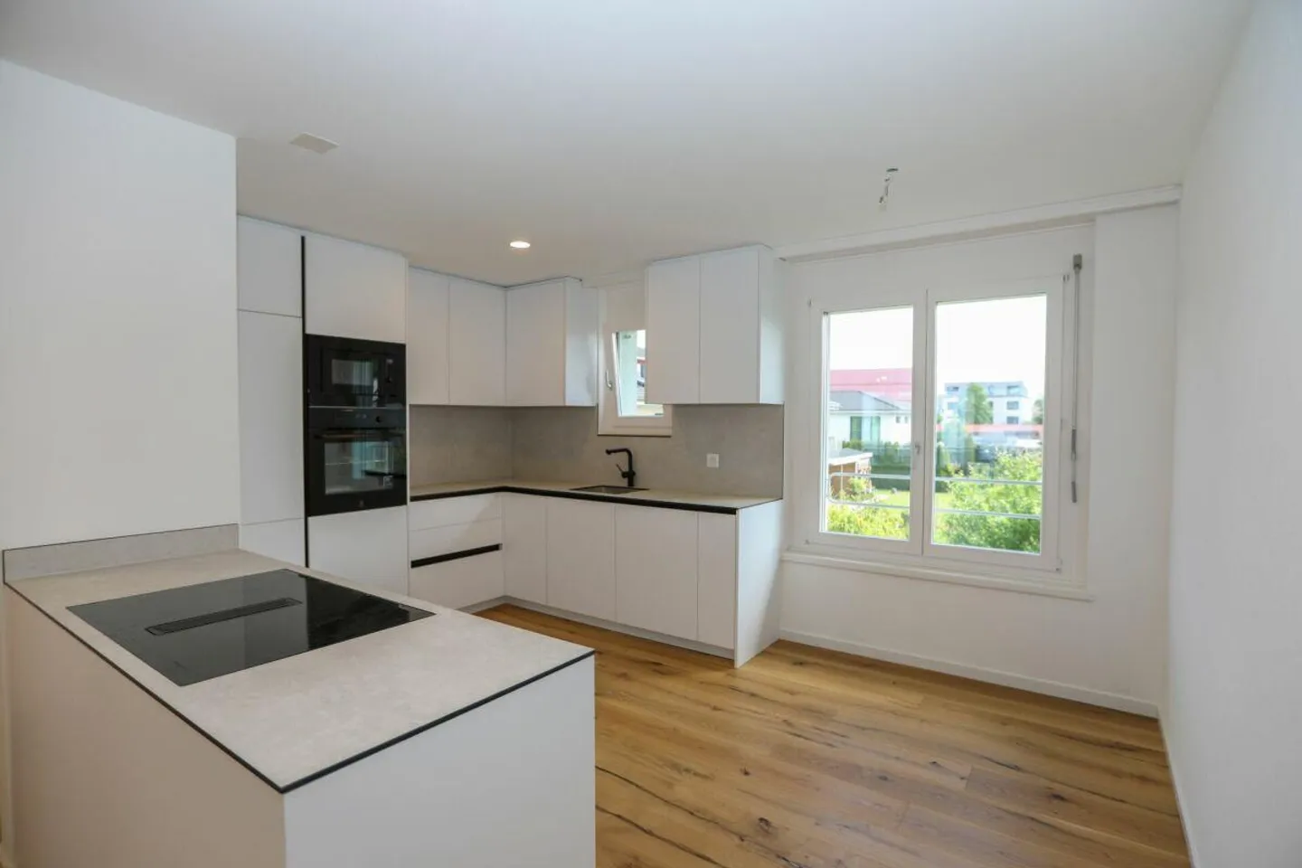Vie lumineuse dans un endroit calme - Appartement de 4,5 pièces fraîchement rénové - Photo 1 sur 7