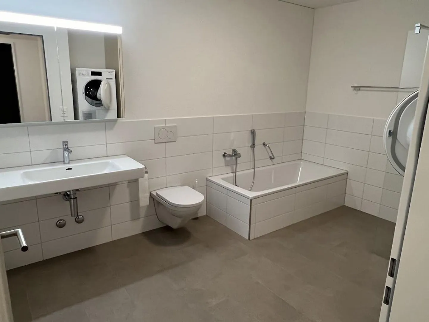 moderne 3.5-Zimmer-Wohnung an zentraler Lage - Foto 4 von 8