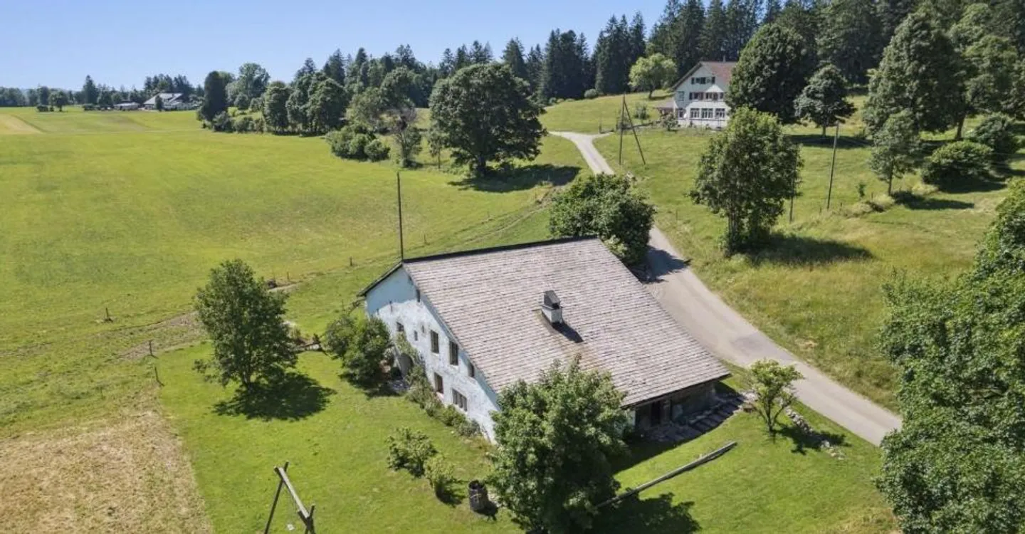 Magnificent renovated farm. Entered into the history of watchmaking - Photo 4 of 11