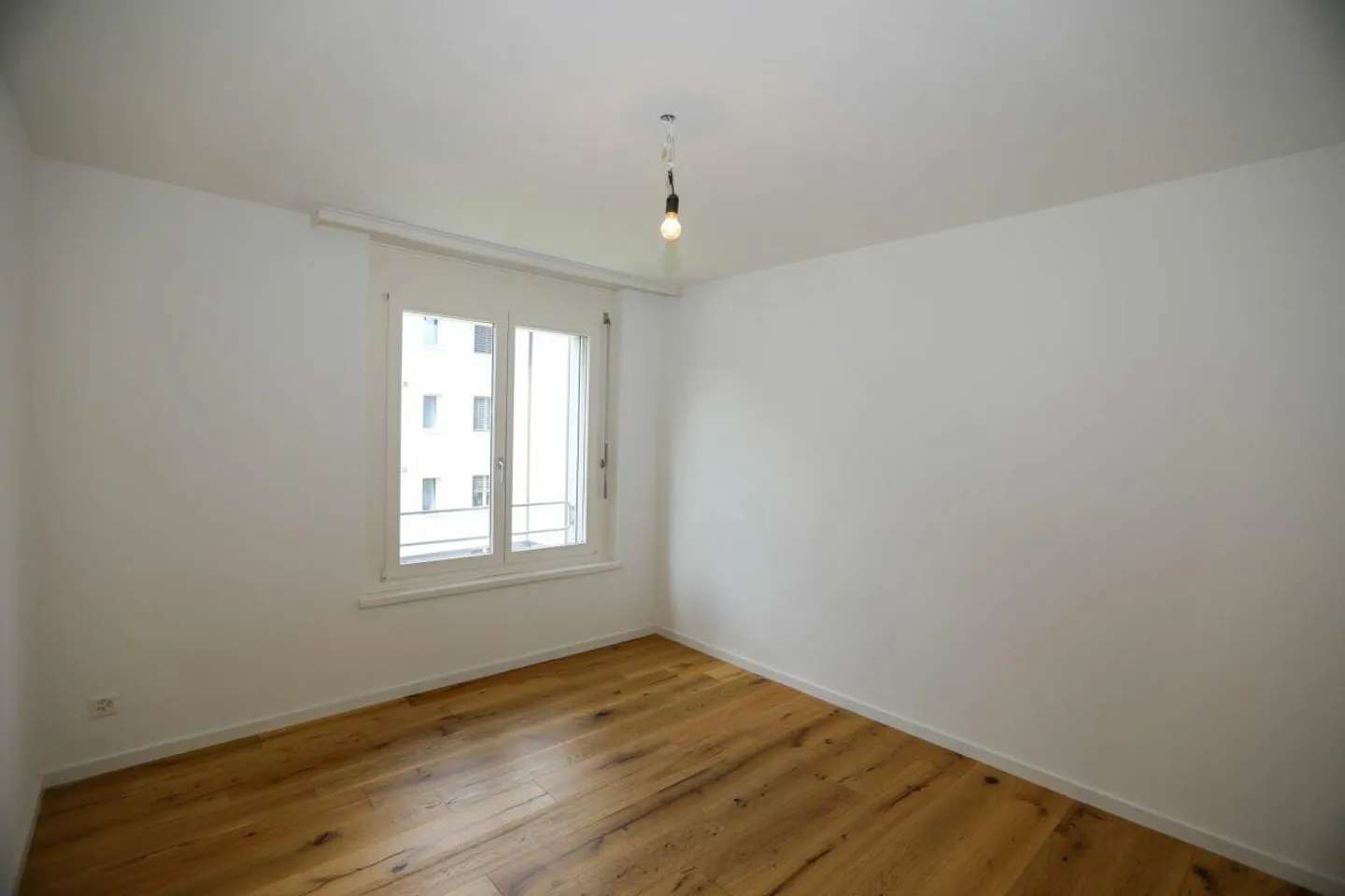 Vie lumineuse dans un endroit calme - Appartement de 4,5 pièces fraîchement rénové - Photo 5 sur 7