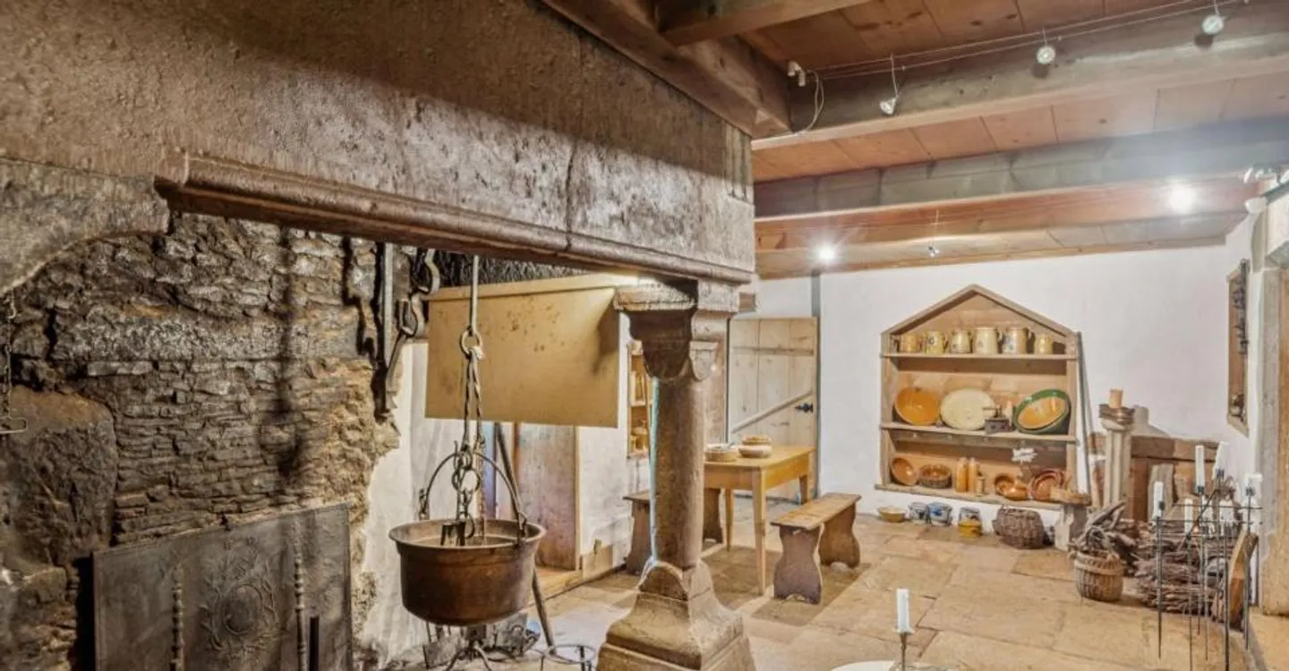 Magnificent renovated farm. Entered into the history of watchmaking - Photo 10 of 11