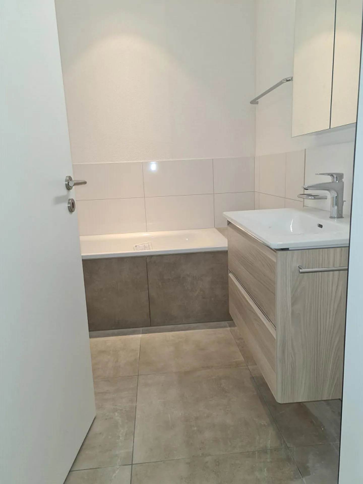 Helle & moderne 2.5 Zimmer-Wohnung mit grossem Balkon - Foto 3 von 5