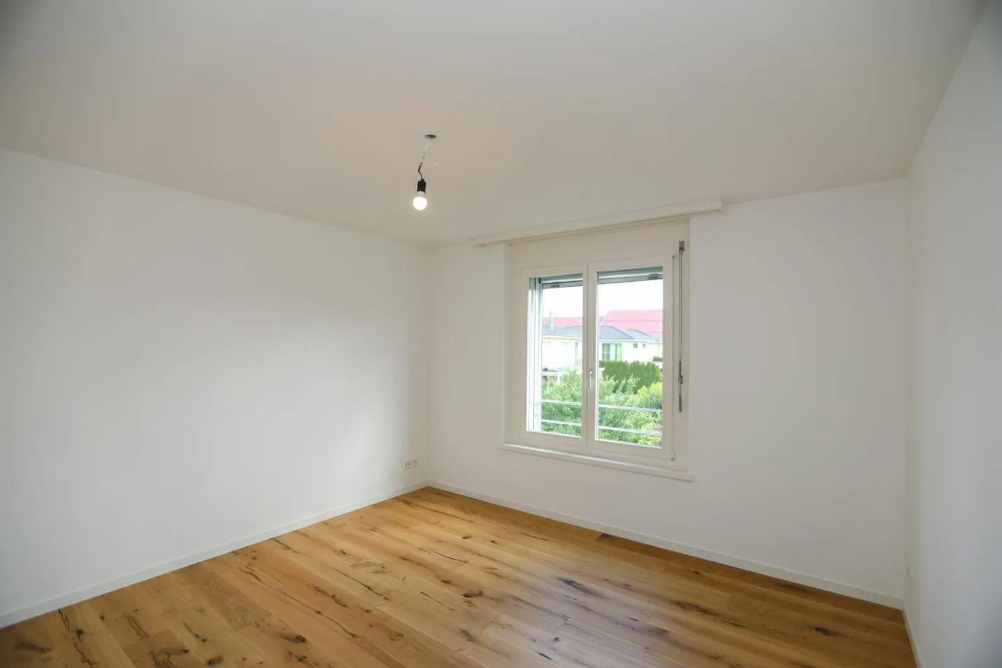 Vie lumineuse dans un endroit calme - Appartement de 4,5 pièces fraîchement rénové - Photo 4 sur 7