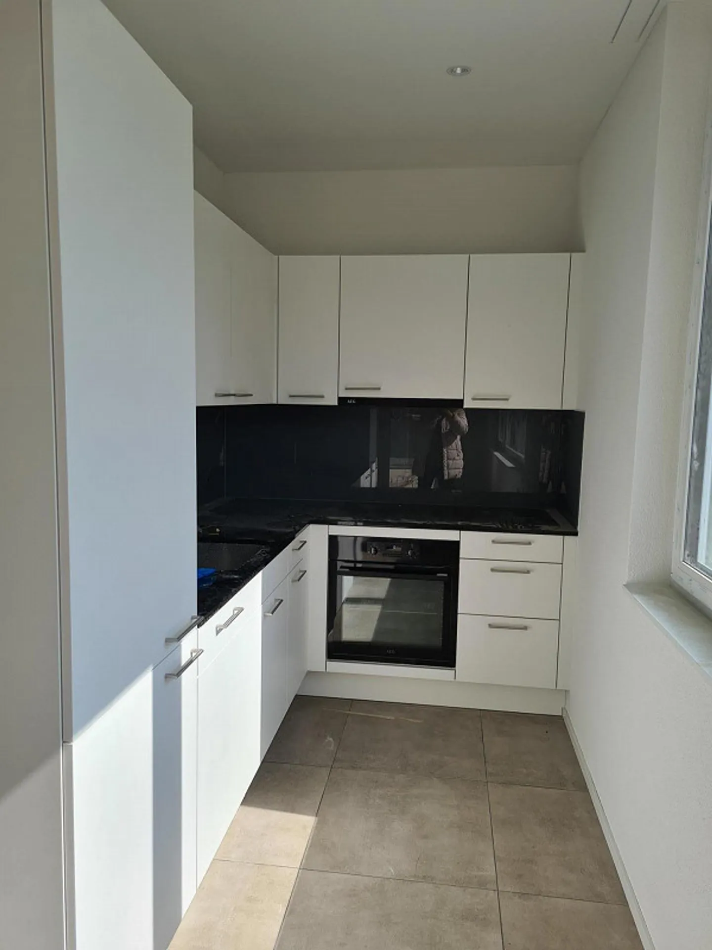 Helle & moderne 2.5 Zimmer-Wohnung mit grossem Balkon - Foto 2 von 5