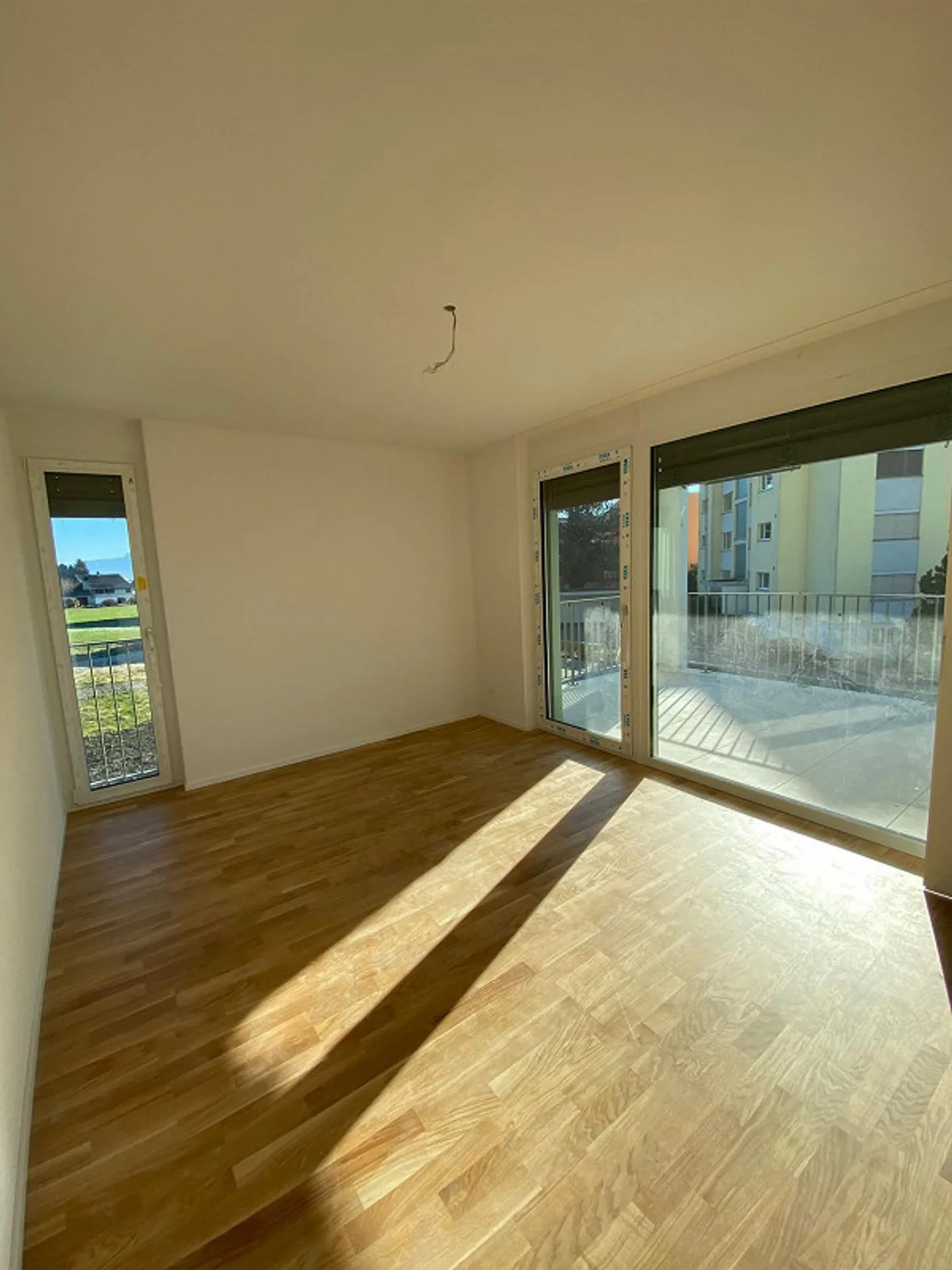 Helle & moderne 2.5 Zimmer-Wohnung mit grossem Balkon - Foto 4 von 5