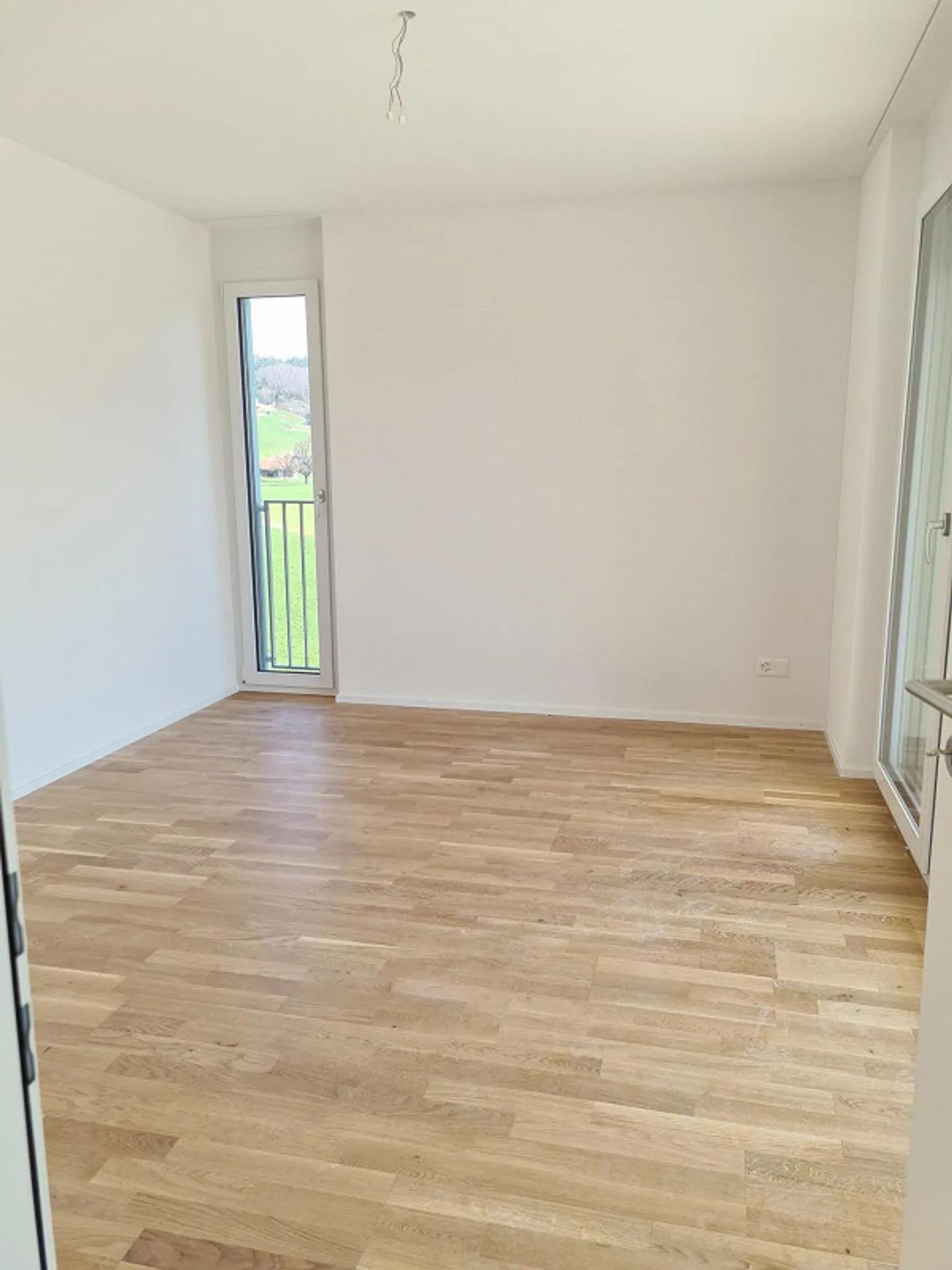 Helle & moderne 2.5 Zimmer-Wohnung mit grossem Balkon - Foto 5 von 5