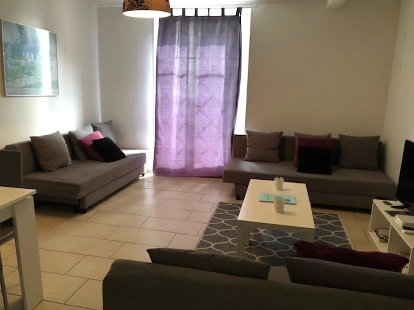 Appartement Charmant avec Balcon - Photo 2 sur 9