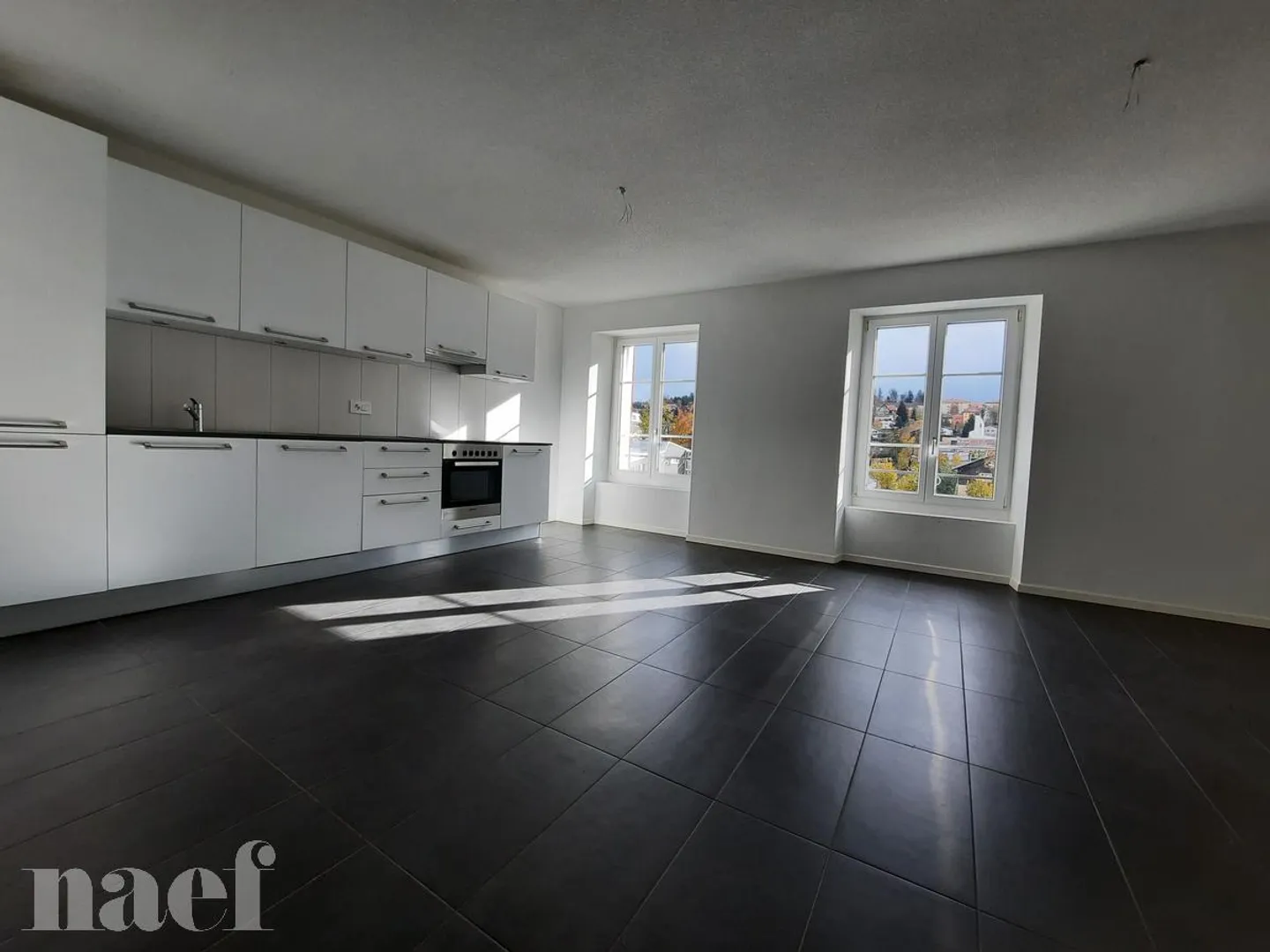 Magnificent 2.5 rooms on the 4th floor - Photo 1 of 11