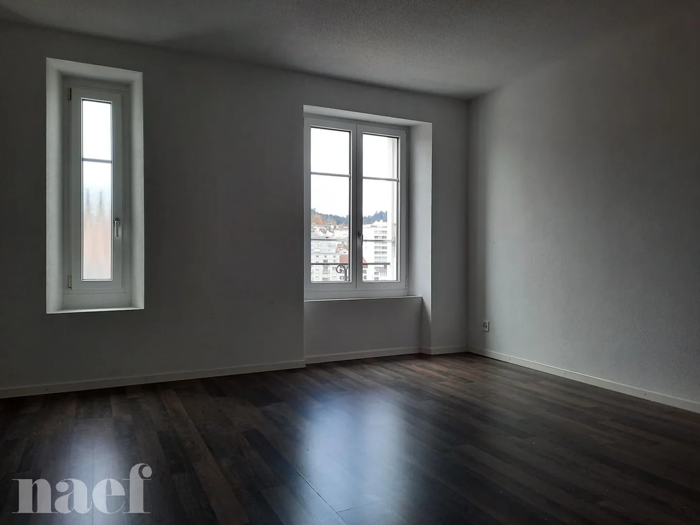 Magnificent 2.5 rooms on the 4th floor - Photo 2 of 11