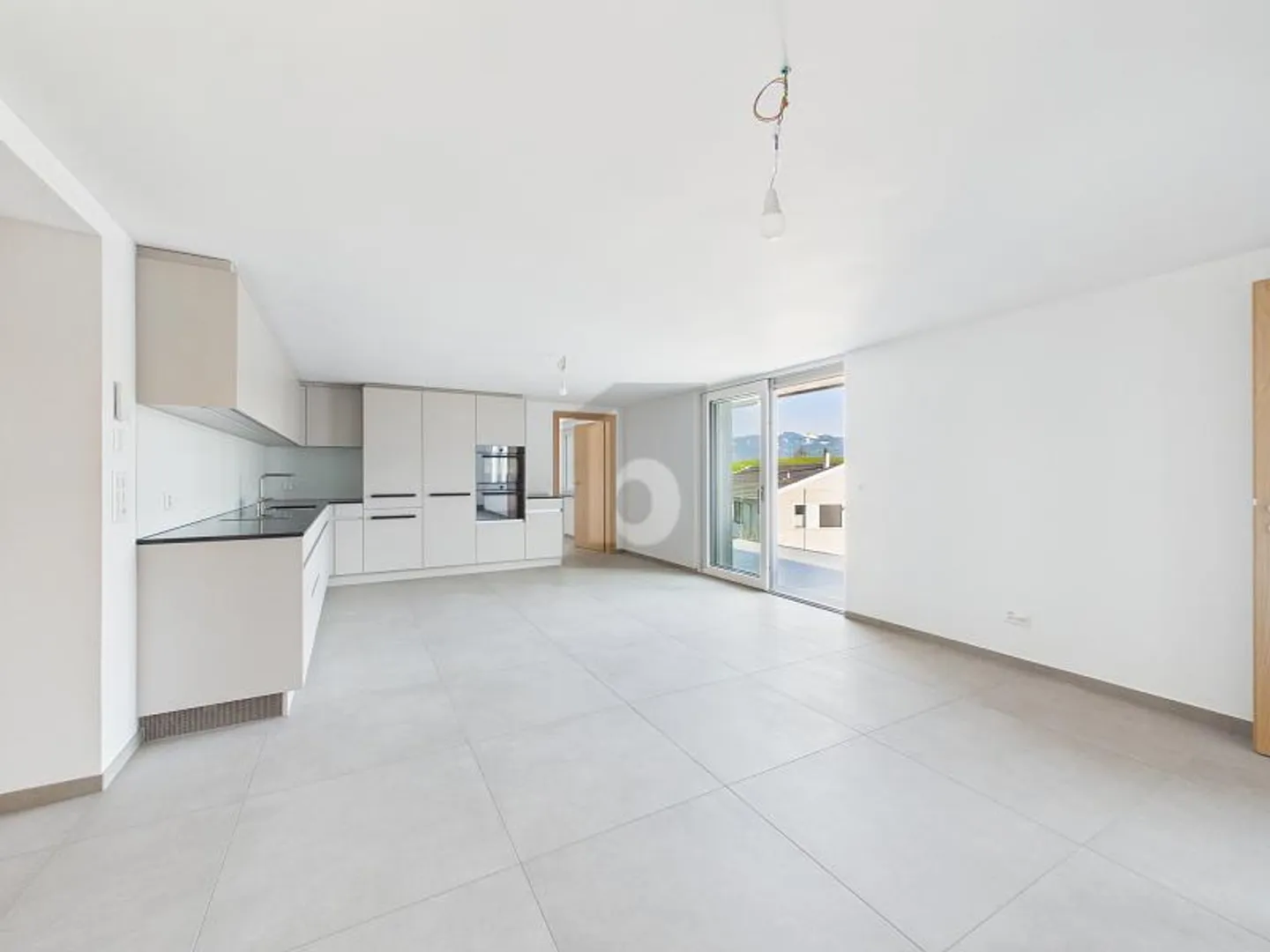 NEW AND SUNNY - Photo 2 of 6